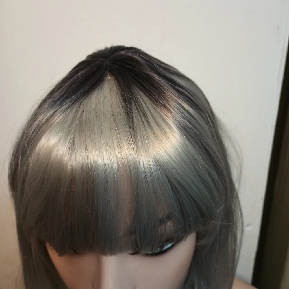 Silver Women's Wig - Picture 2 of 5